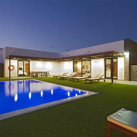 Luxury Mojones Short Walk To Old Town Private Heated Pool Villa *