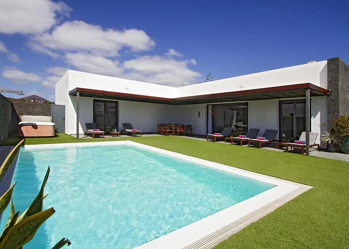 Villa Luxury Mojones Short Walk To Old Town Private Heated Pool