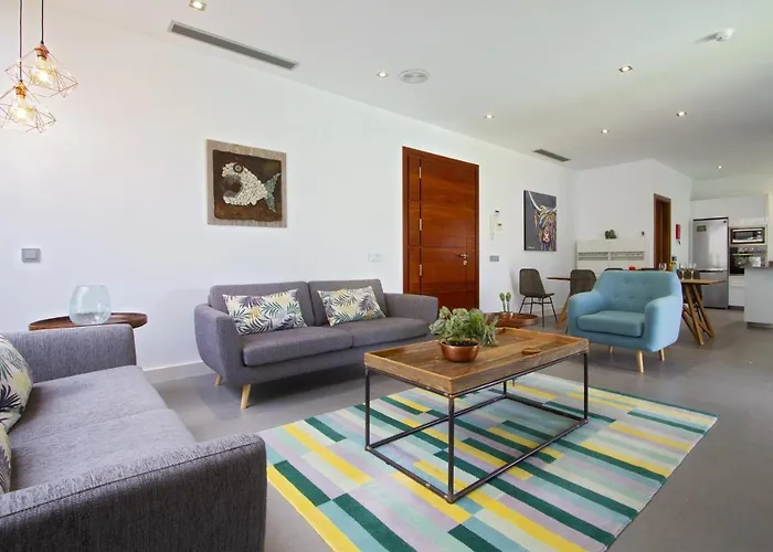 Luxury Mojones Short Walk To Old Town Private Heated Pool Villa