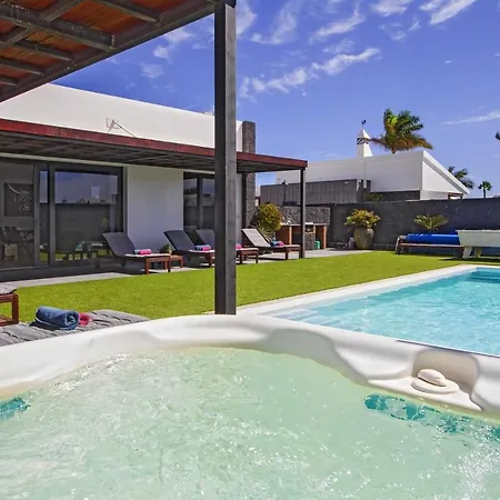 Mojones: Luxury Retreat With Heated Pool Near Old Town