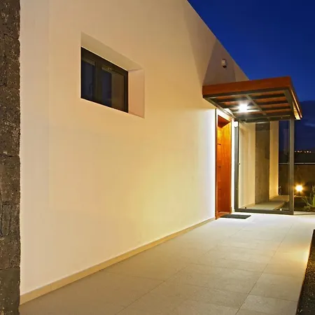 Mojones: Luxury Retreat With Heated Pool Near Old Town Villa
