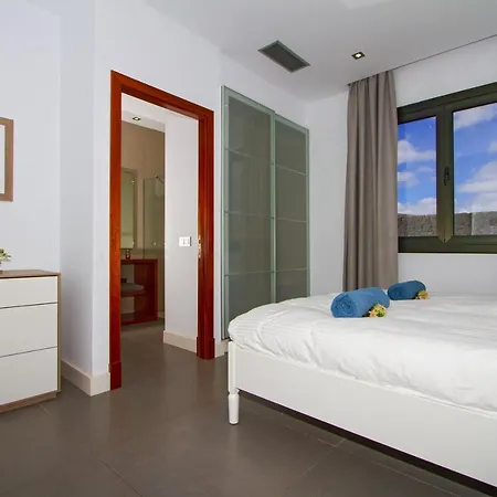 Villa Mojones: Luxury Retreat With Heated Pool Near Old Town Tias