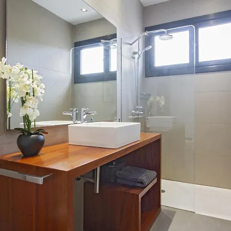 Villa Mojones: Luxury Retreat With Heated Pool Near Old Town