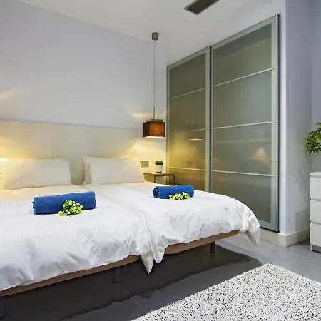 Villa Mojones: Luxury Retreat With Heated Pool Near Old Town *