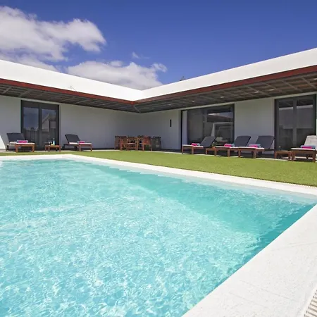 Mojones: Luxury Retreat With Heated Pool Near Old Town