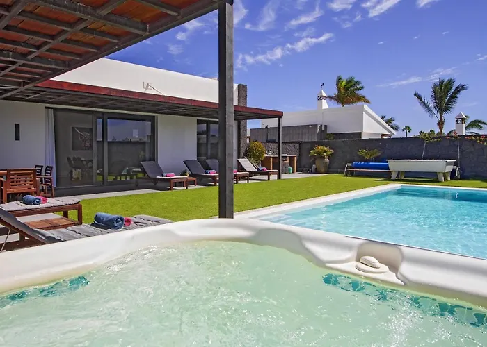 Luxury Mojones Short Walk To Old Town Private Heated Pool