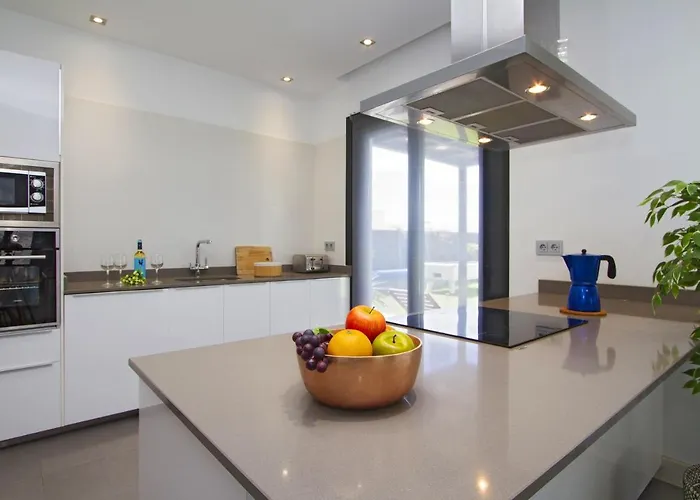 Luxury Mojones Short Walk To Old Town Private Heated Pool