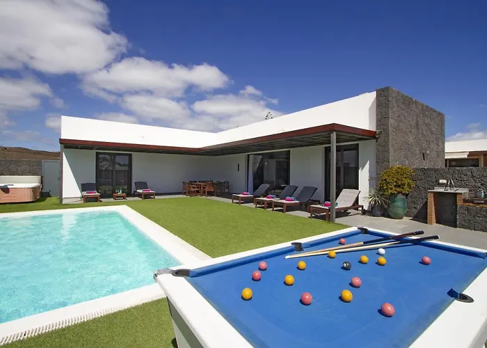 Luxury Mojones Short Walk To Old Town Private Heated Pool *