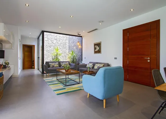 Luxury Mojones Short Walk To Old Town Private Heated Pool